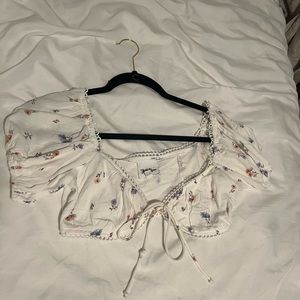 isabelle’s cabinet tie front lace edge floral top size 2